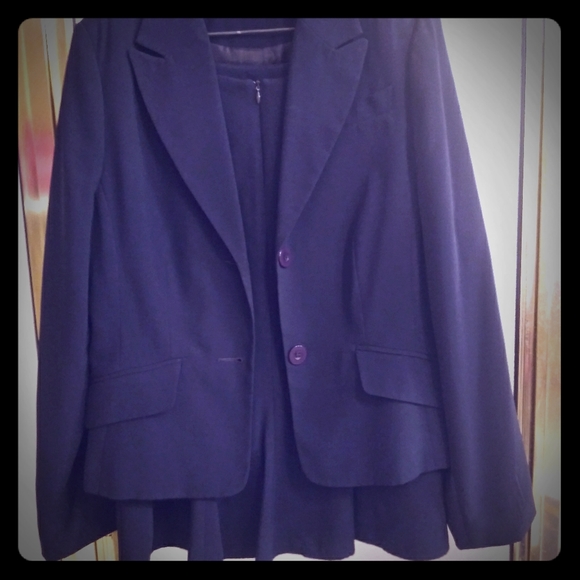 Suit - Picture 1 of 4